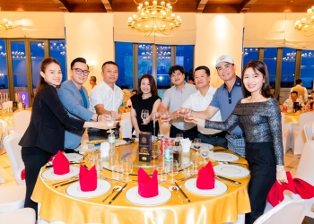 Set rượu quà tết truyền thống: Tặng người thân, tri ân đối tác