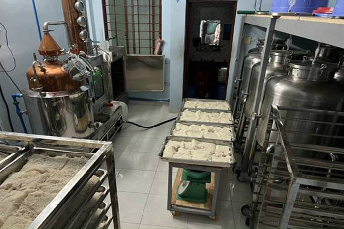 Rượu nếp ngon để ngâm thuốc